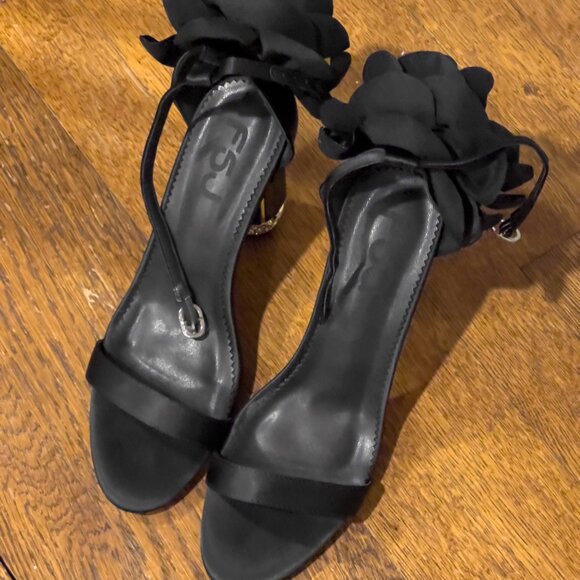 NEW Black Rosette Heels Size 10 - Picture 3 of 5